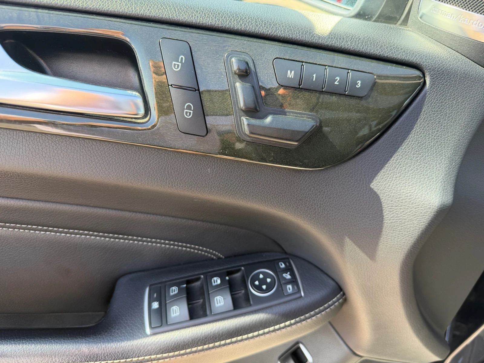 Mercedes-Benz ML 350 4Matik/AMG-Line/Harman Kardon/360/Distronik/PАНОРА, снимка 14 - Автомобили и джипове - 55884893