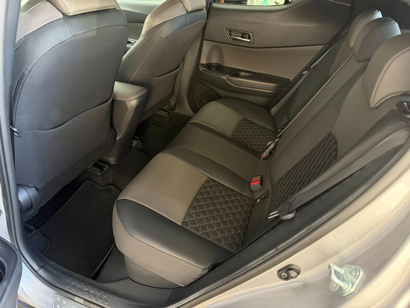 Toyota C-HR 2.0i* 184к* СЕРВИЗНА КНИЖКА С ПЪЛНА ИСТОРИЯ В ТОЙО, снимка 10 - Автомобили и джипове - 56119985