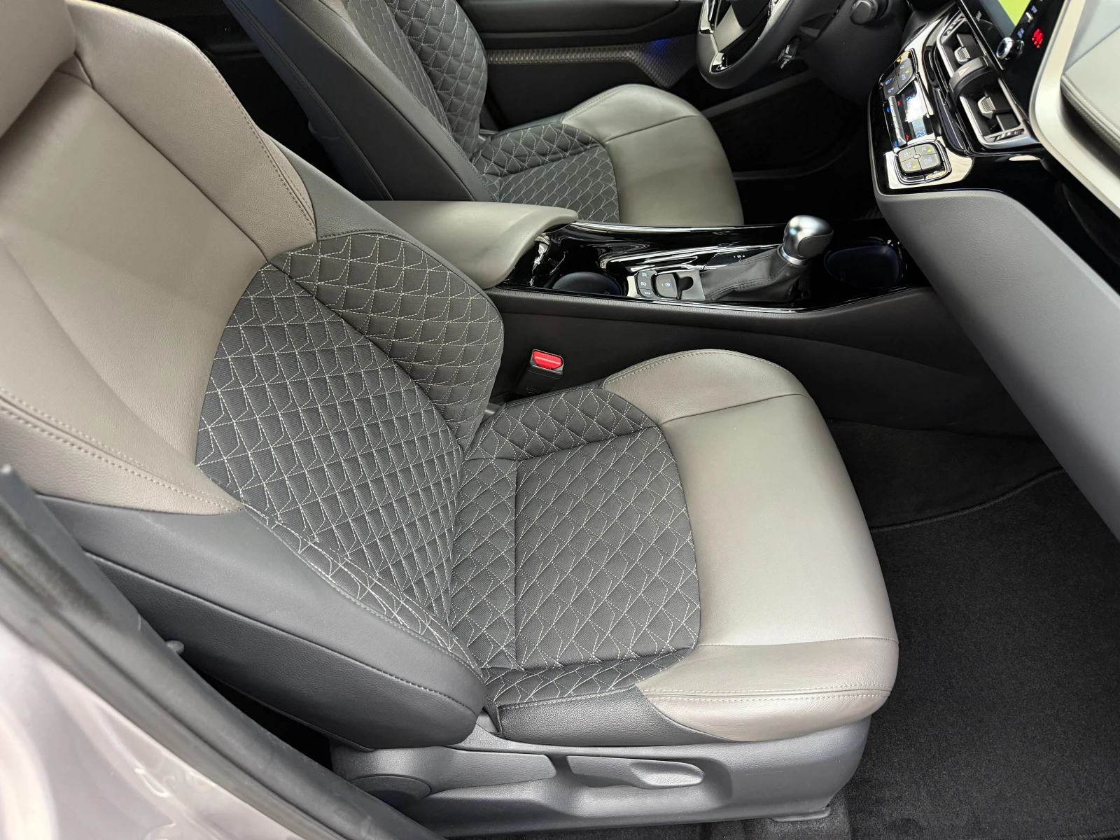 Toyota C-HR 2.0i* 184к* СЕРВИЗНА КНИЖКА С ПЪЛНА ИСТОРИЯ В ТОЙО, снимка 13 - Автомобили и джипове - 56119985