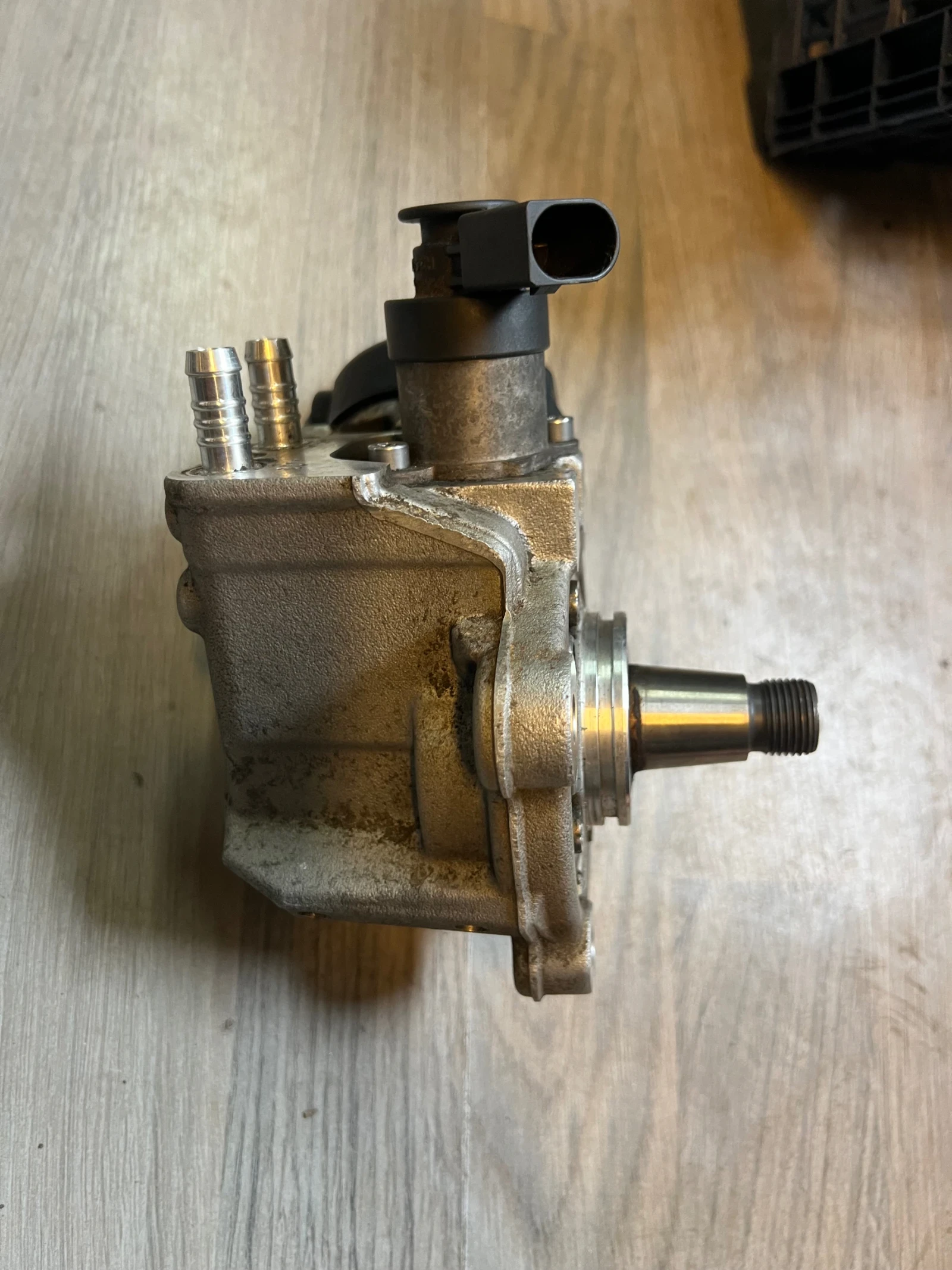 0445010529 03L130755AC    VW AUDI 2.0TDI  0 445 010 529 03L 130 755 AC | Mobile.bg   4