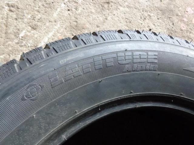 Гуми Зимни 215/65R16, снимка 8 - Гуми и джанти - 20267466