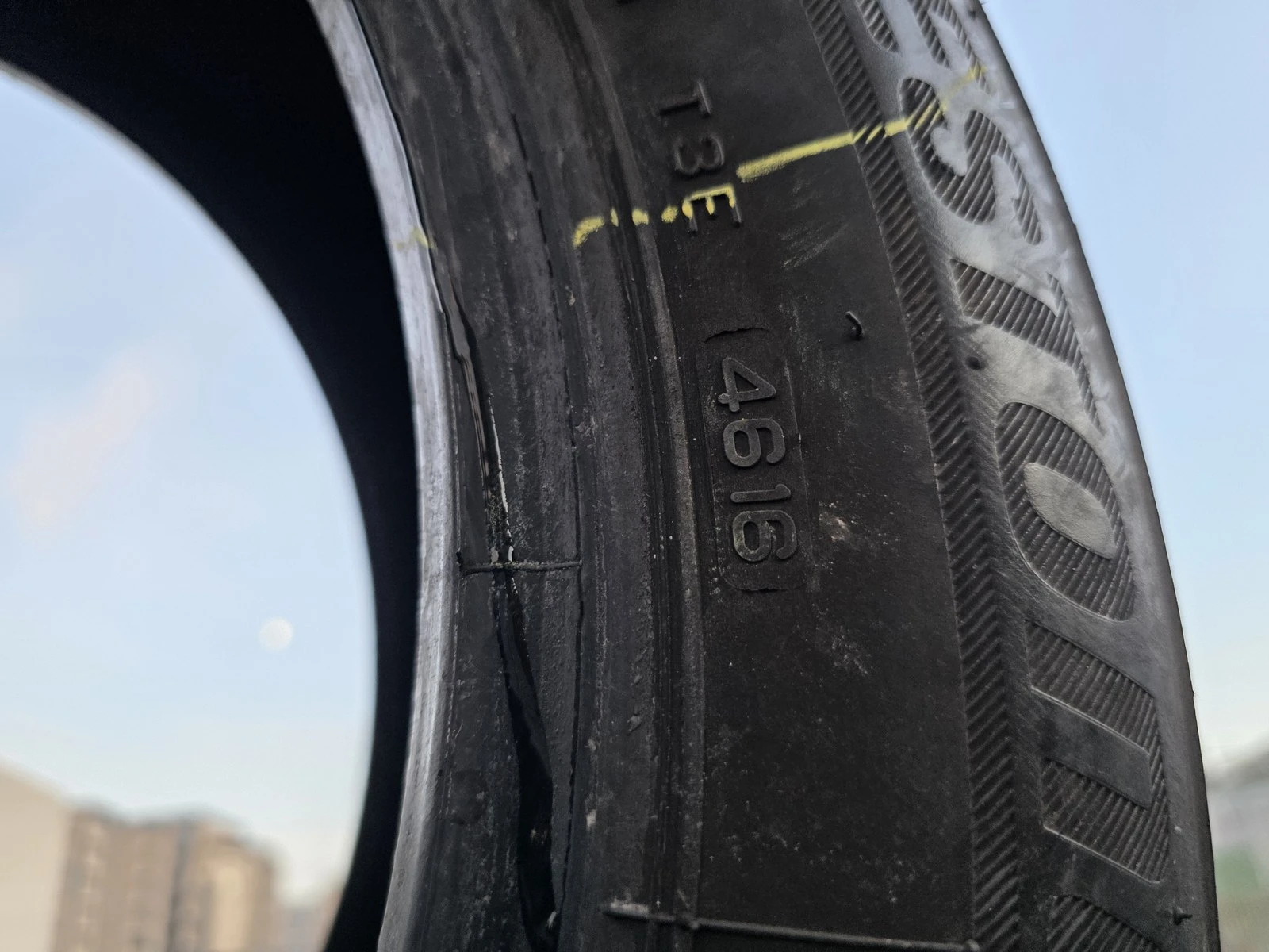Гуми Зимни 215/55R17, снимка 8 - Гуми и джанти - 56663213