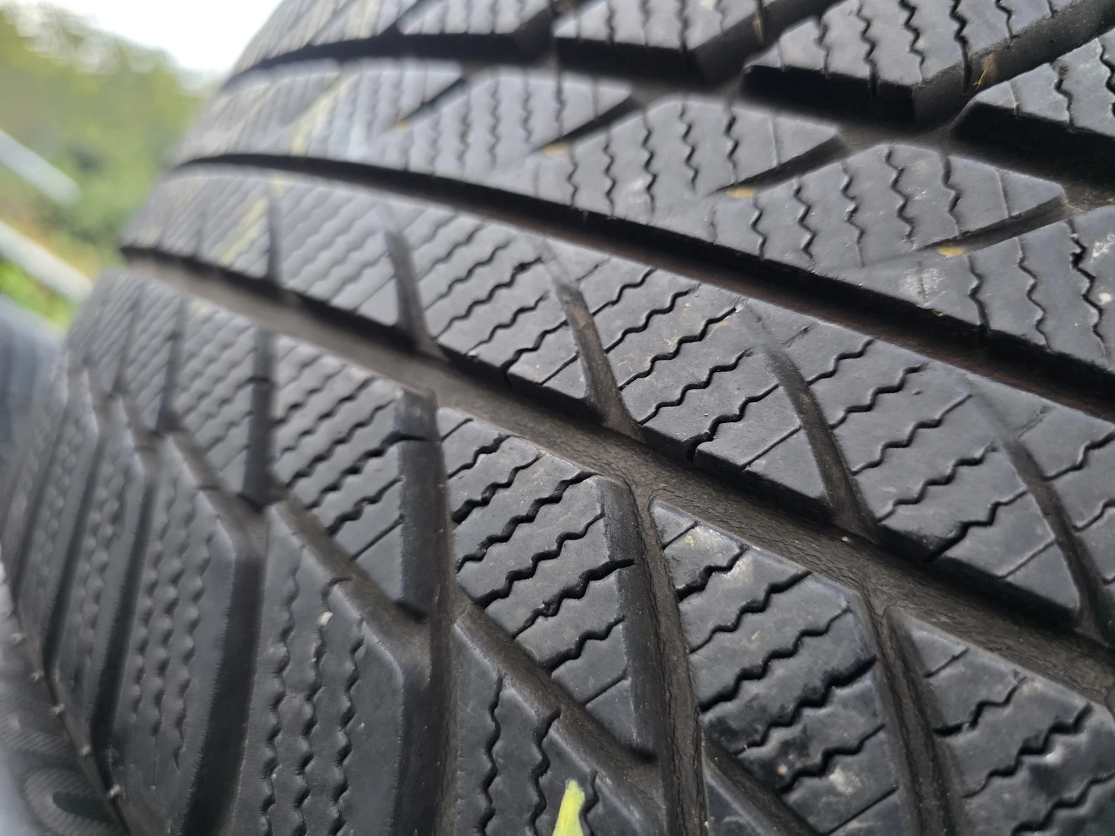 Гуми Зимни 215/55R17, снимка 6 - Гуми и джанти - 56663213