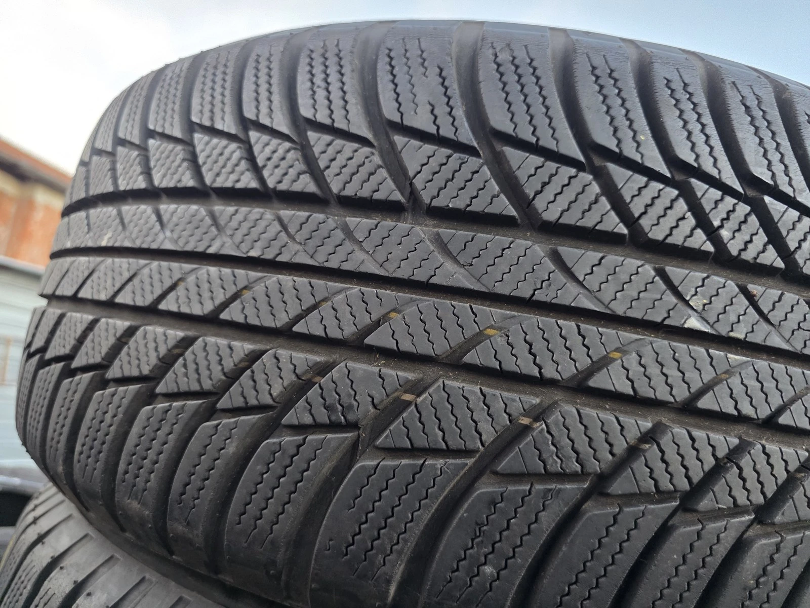 Гуми Зимни 215/55R17