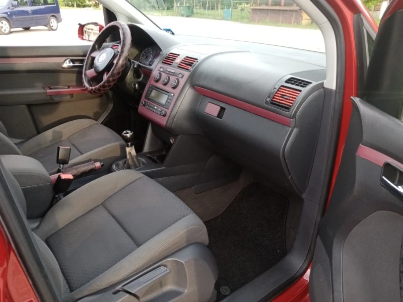 VW Touran 1.6i KLIMA, снимка 11 - Автомобили и джипове - 45735422