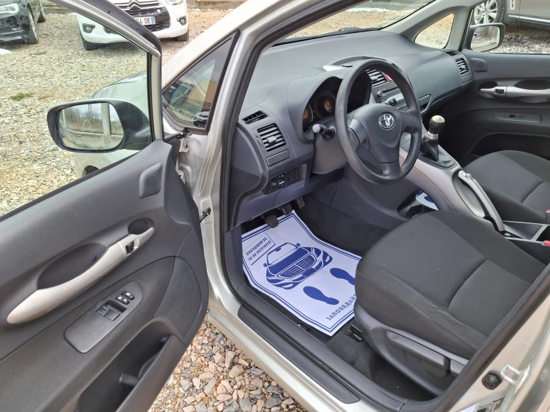 Toyota Auris 1.4D4D, снимка 9 - Автомобили и джипове - 49548475