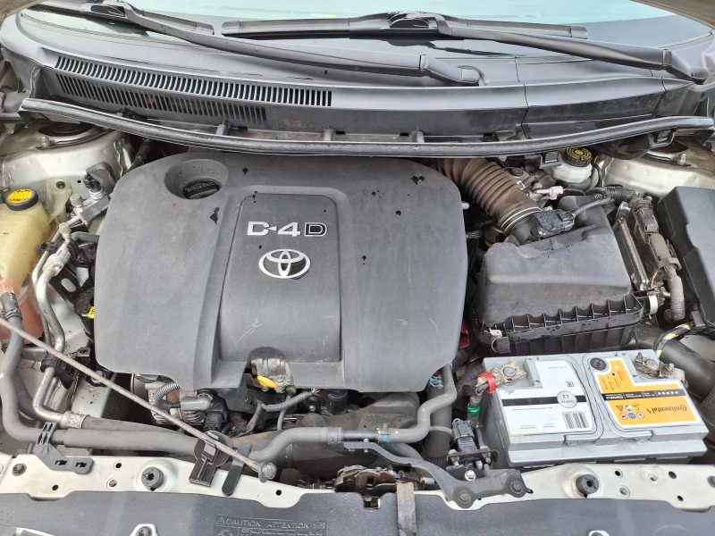 Toyota Auris 1.4D4D, снимка 14 - Автомобили и джипове - 49548475