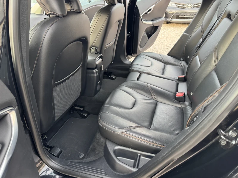 Volvo V40 Cross Country T4 FULL   ТОП СЪСТОЯНИЕ  , снимка 11 - Автомобили и джипове - 49940271