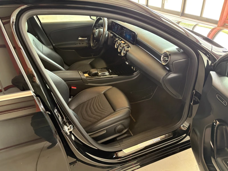Mercedes-Benz A 180 Launch Edition, снимка 8 - Автомобили и джипове - 50124512