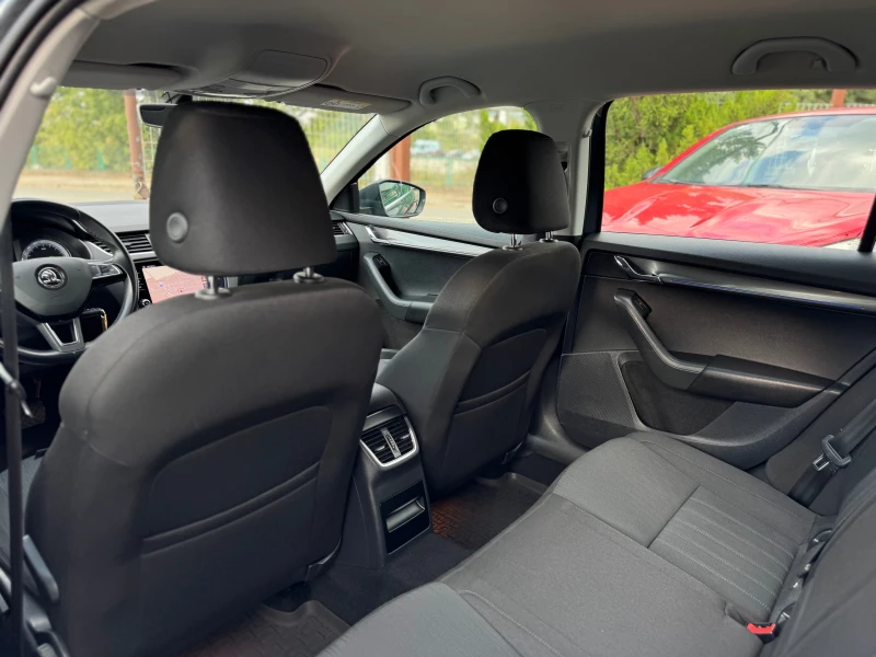 Skoda Octavia 2.0TDI * DSG * NAVI , снимка 12 - Автомобили и джипове - 51324197