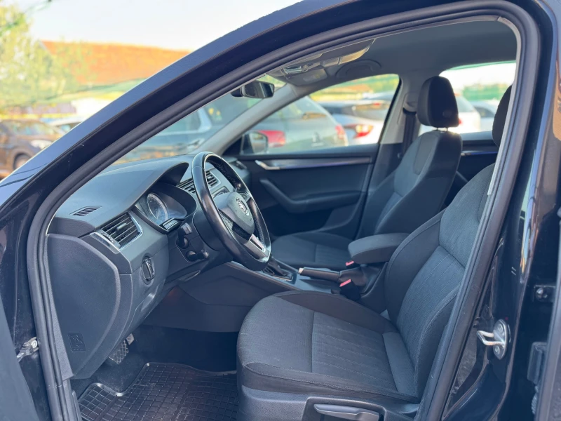 Skoda Octavia 2.0TDI * DSG * NAVI , снимка 8 - Автомобили и джипове - 51324197