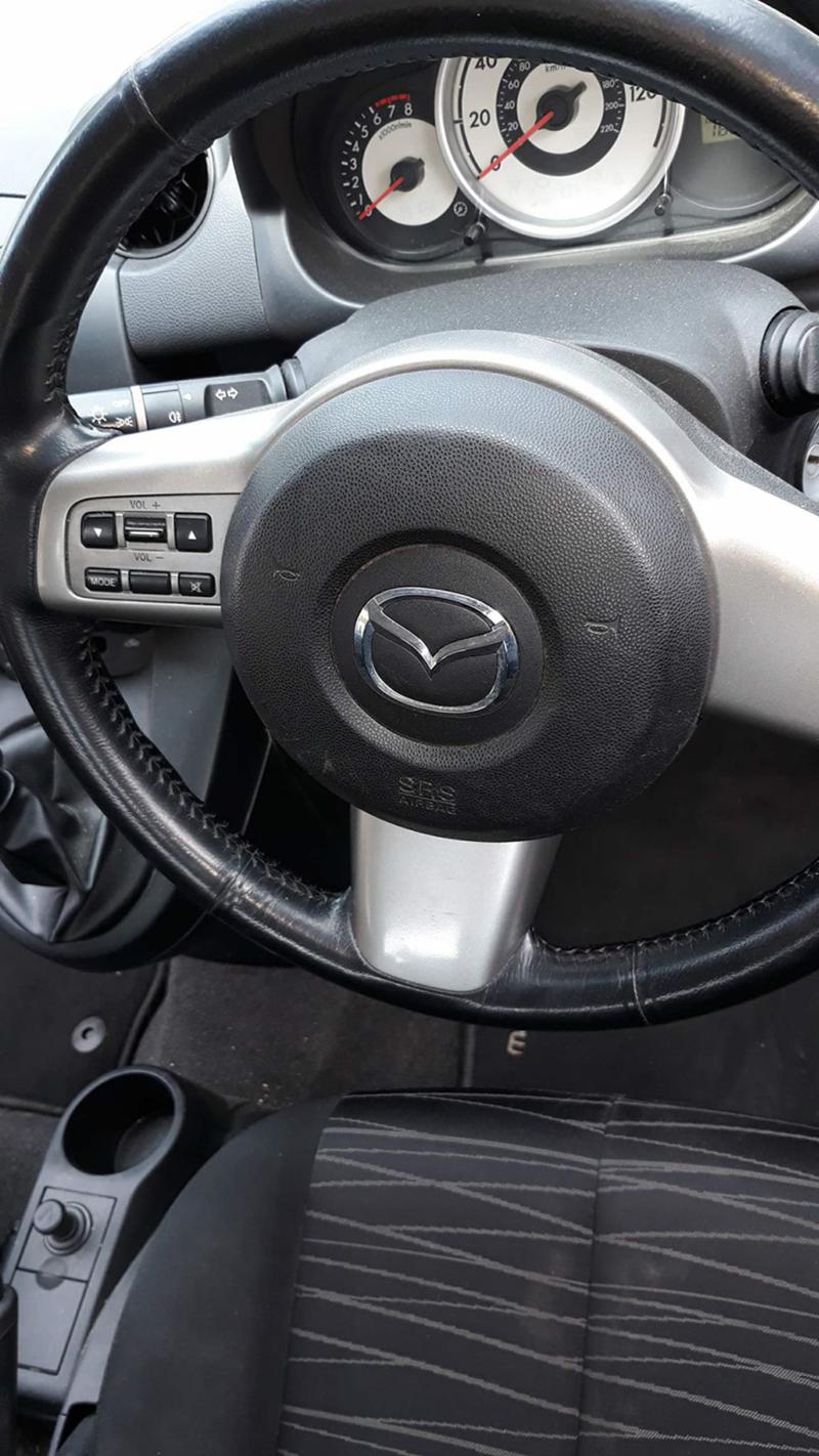 Mazda 2 1.3 Benzin, снимка 5 - Автомобили и джипове - 46360218