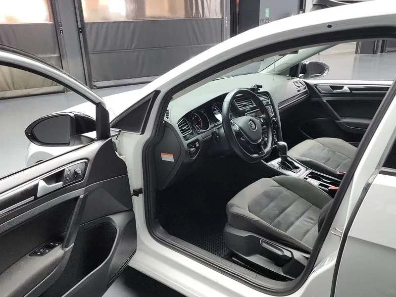 VW Golf 2.0 Tdi, снимка 10 - Автомобили и джипове - 55830348
