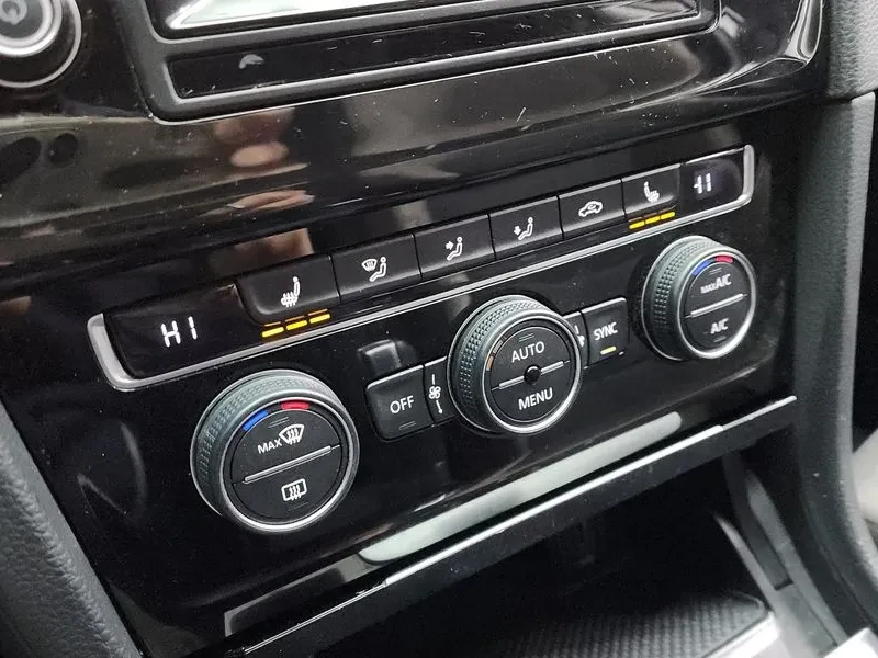 VW Golf 2.0 Tdi, снимка 16 - Автомобили и джипове - 55830348