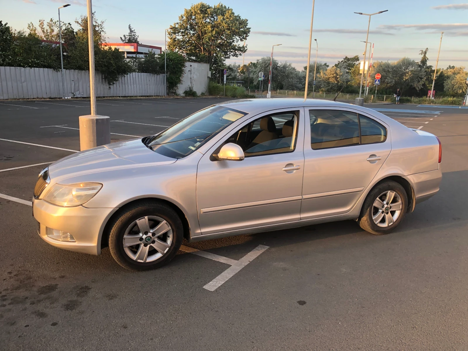 Skoda Octavia 1, 6 105 к с - изображение 3