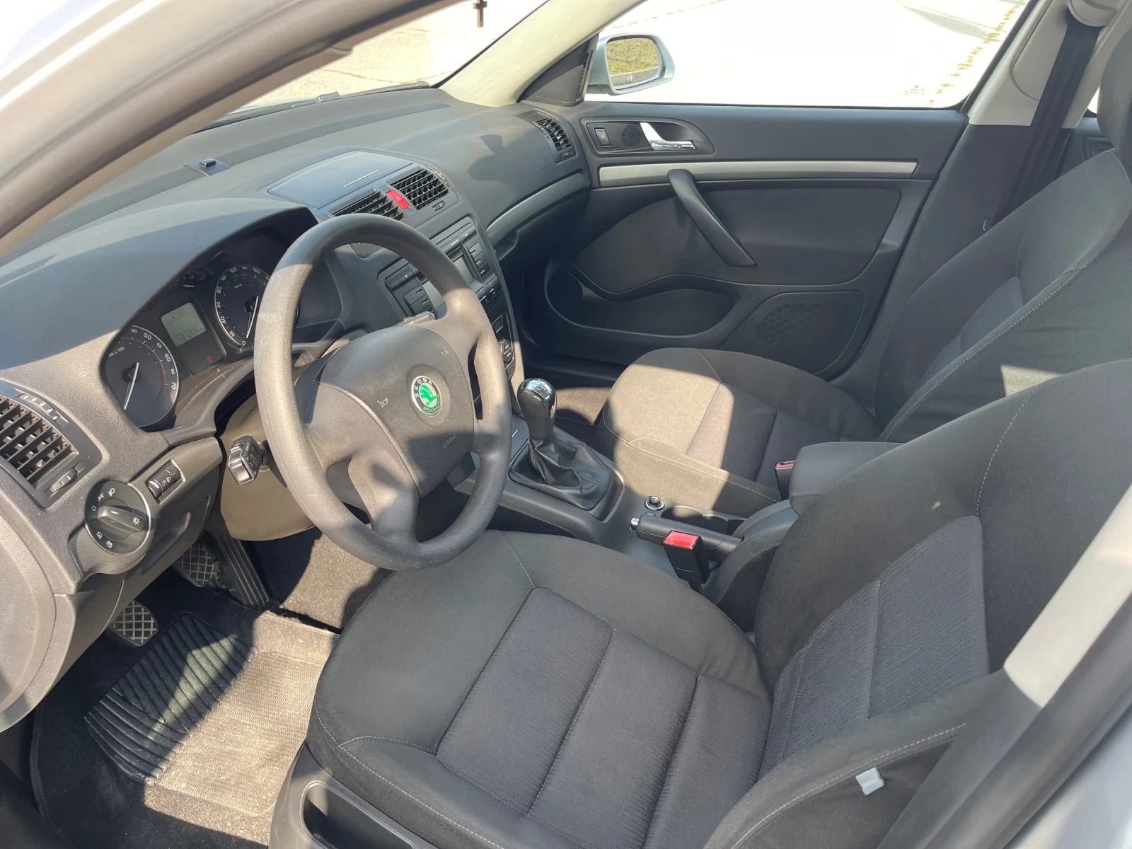 Skoda Octavia 1.6 FSI | Mobile.bg — изображение 11