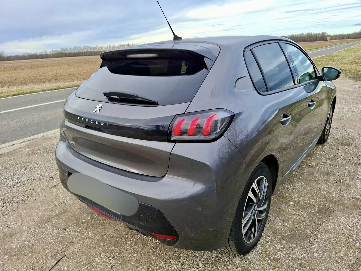 Peugeot 208 1.2T PureTech Allure от 1-ви собственик, снимка 4 - Автомобили и джипове - 54410927