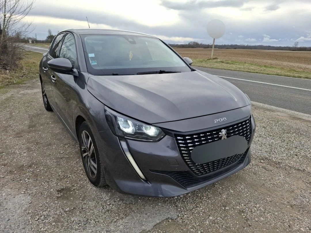Peugeot 208 1.2T PureTech Allure от 1-ви собственик, снимка 3 - Автомобили и джипове - 54410927