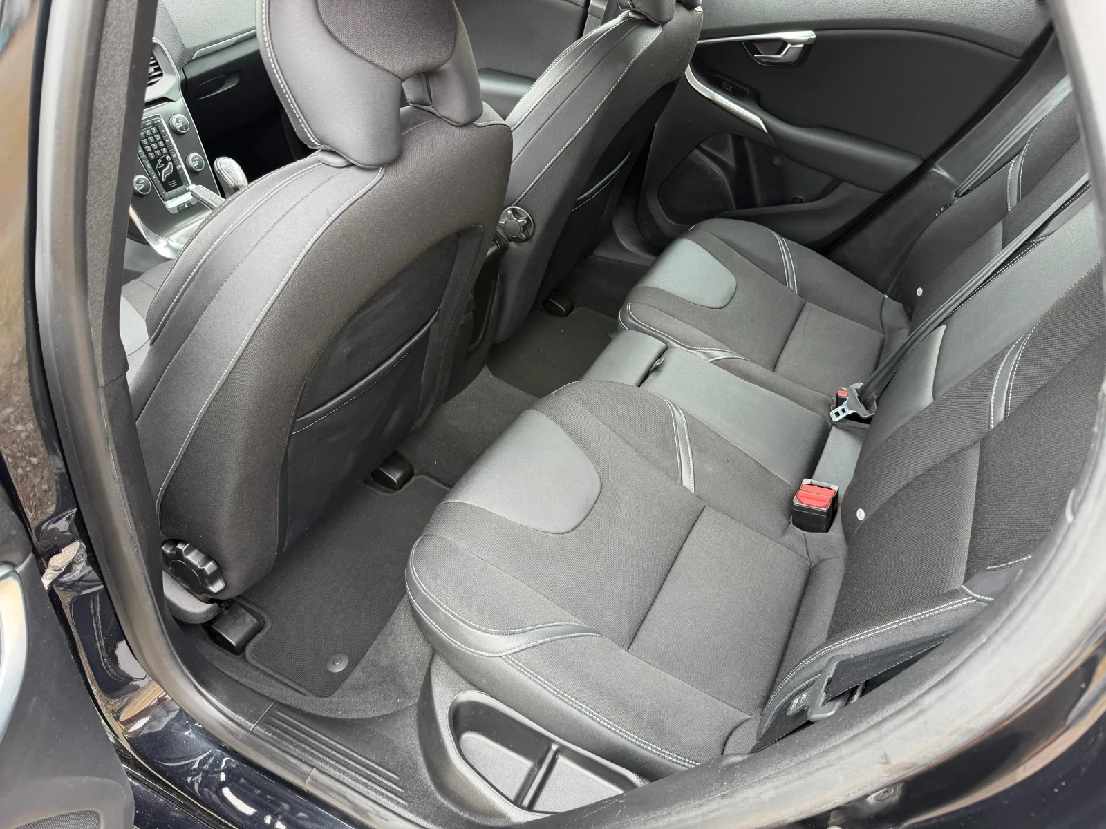 Volvo V40 1.6 E-HDI-NAVI , снимка 10 - Автомобили и джипове - 54697388