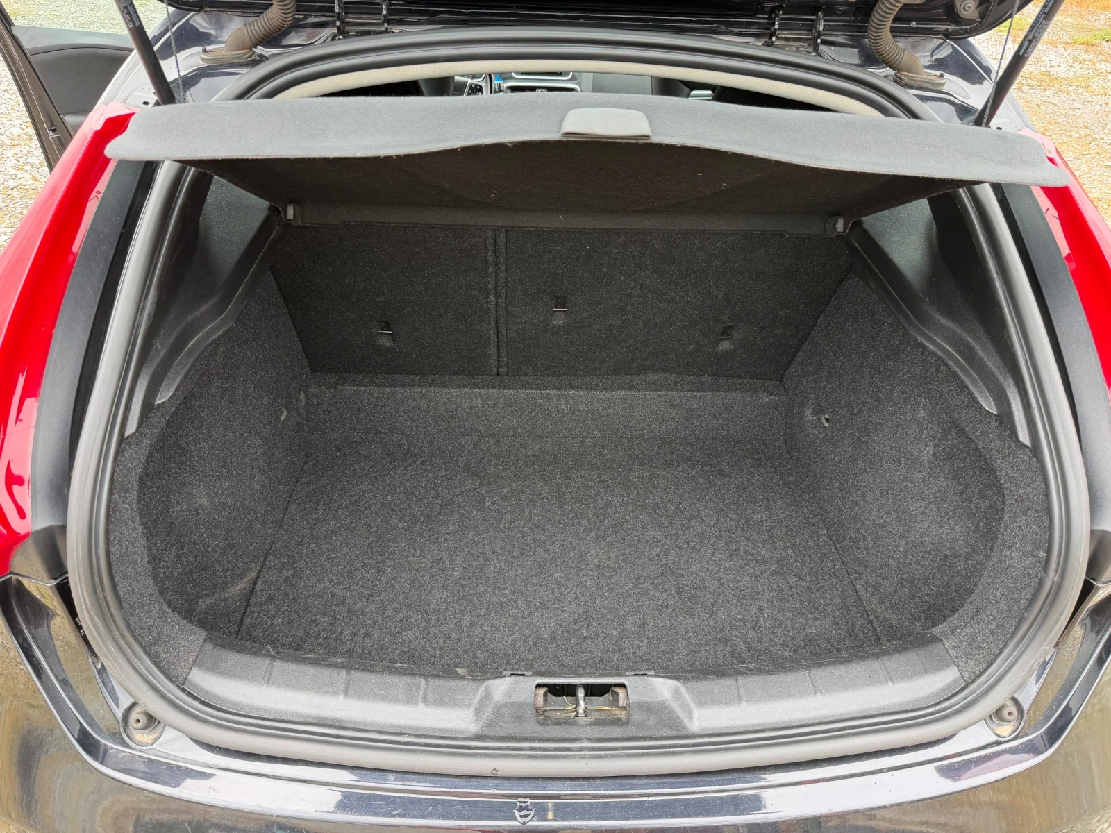 Volvo V40 1.6 E-HDI-NAVI , снимка 13 - Автомобили и джипове - 54697388