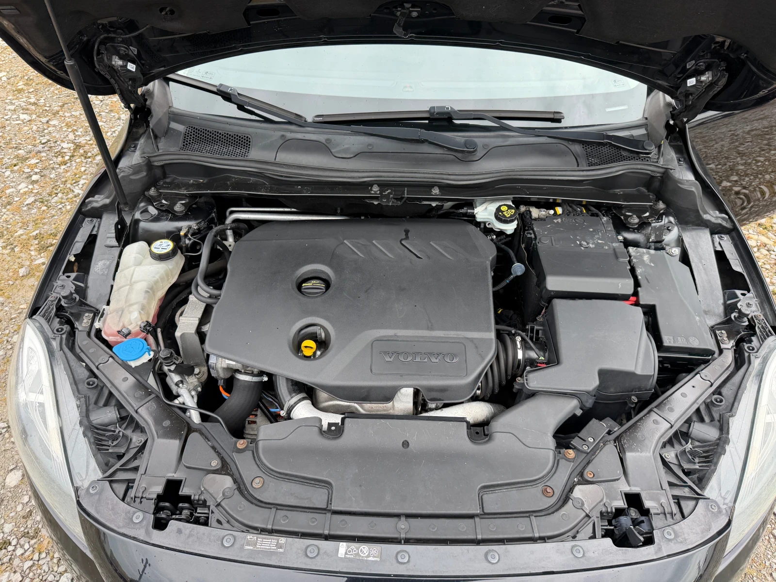Volvo V40 1.6 E-HDI-NAVI , снимка 14 - Автомобили и джипове - 54697388