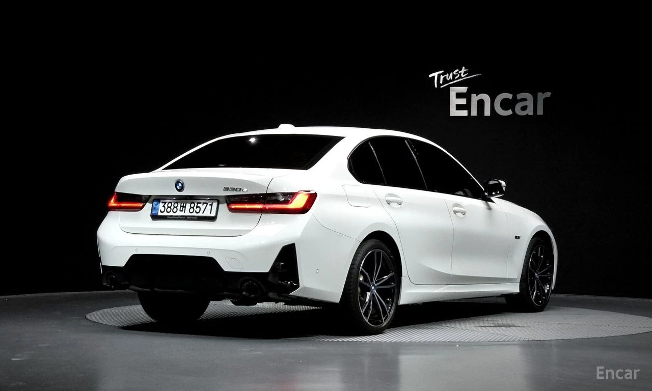 BMW 330 HYBRID* M* SPORT* LASER* ДИСТРОНИК* ХЕДЪП* 360КАМЕ, снимка 2 - Автомобили и джипове - 55422451
