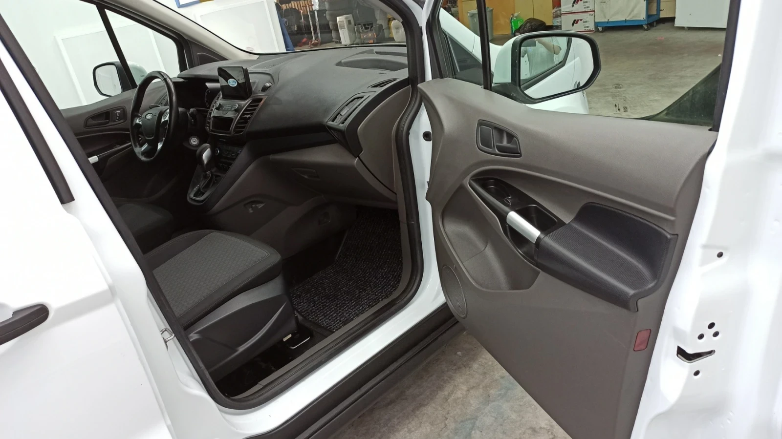 Ford Connect 1.5 Eko blue 120k.с. , снимка 8 - Автомобили и джипове - 55871732