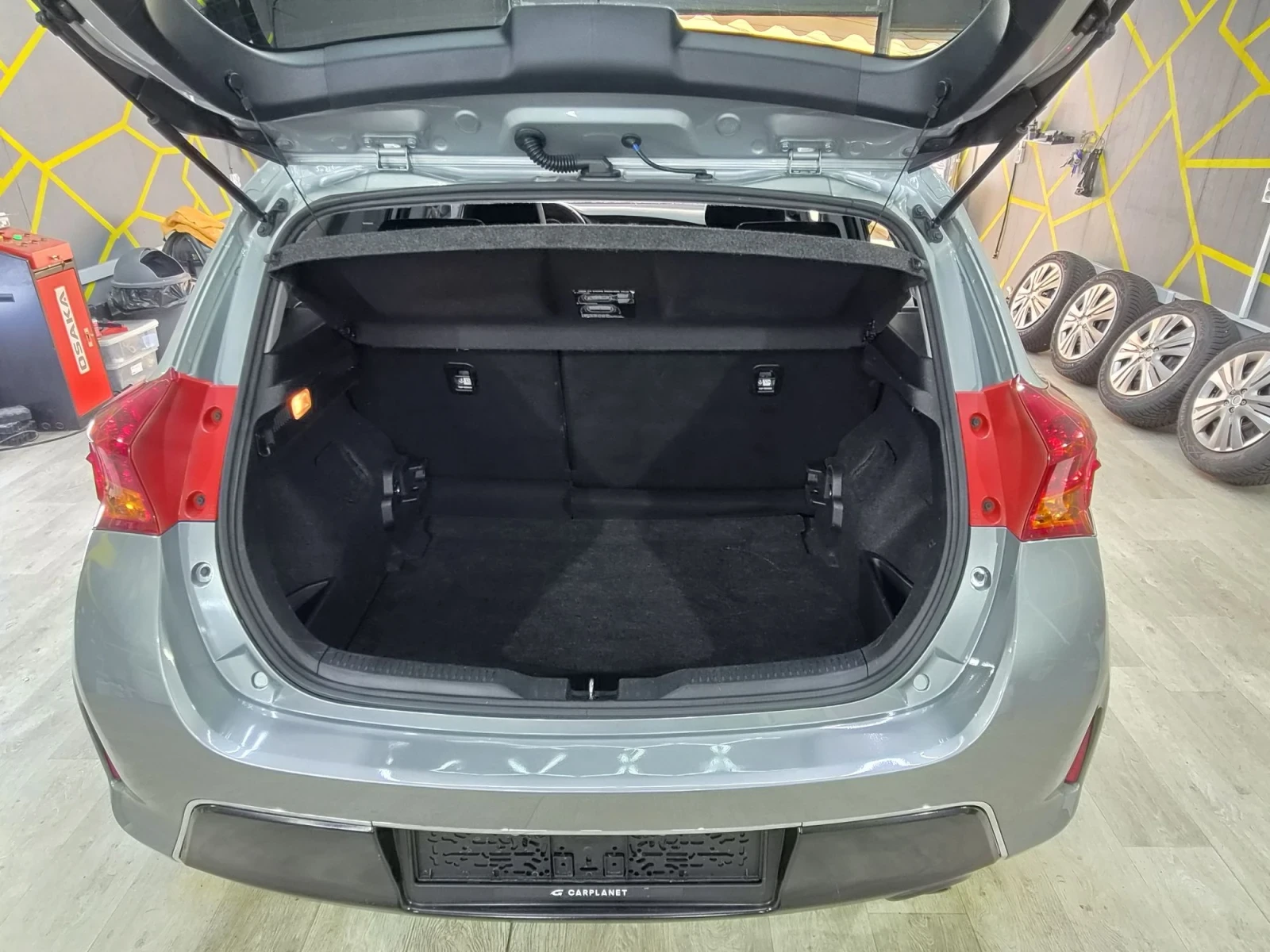 Toyota Auris 1.6 VALVEMATIC 132 PS 8 гуми KEYLESS 100 000KM, снимка 11 - Автомобили и джипове - 55888821