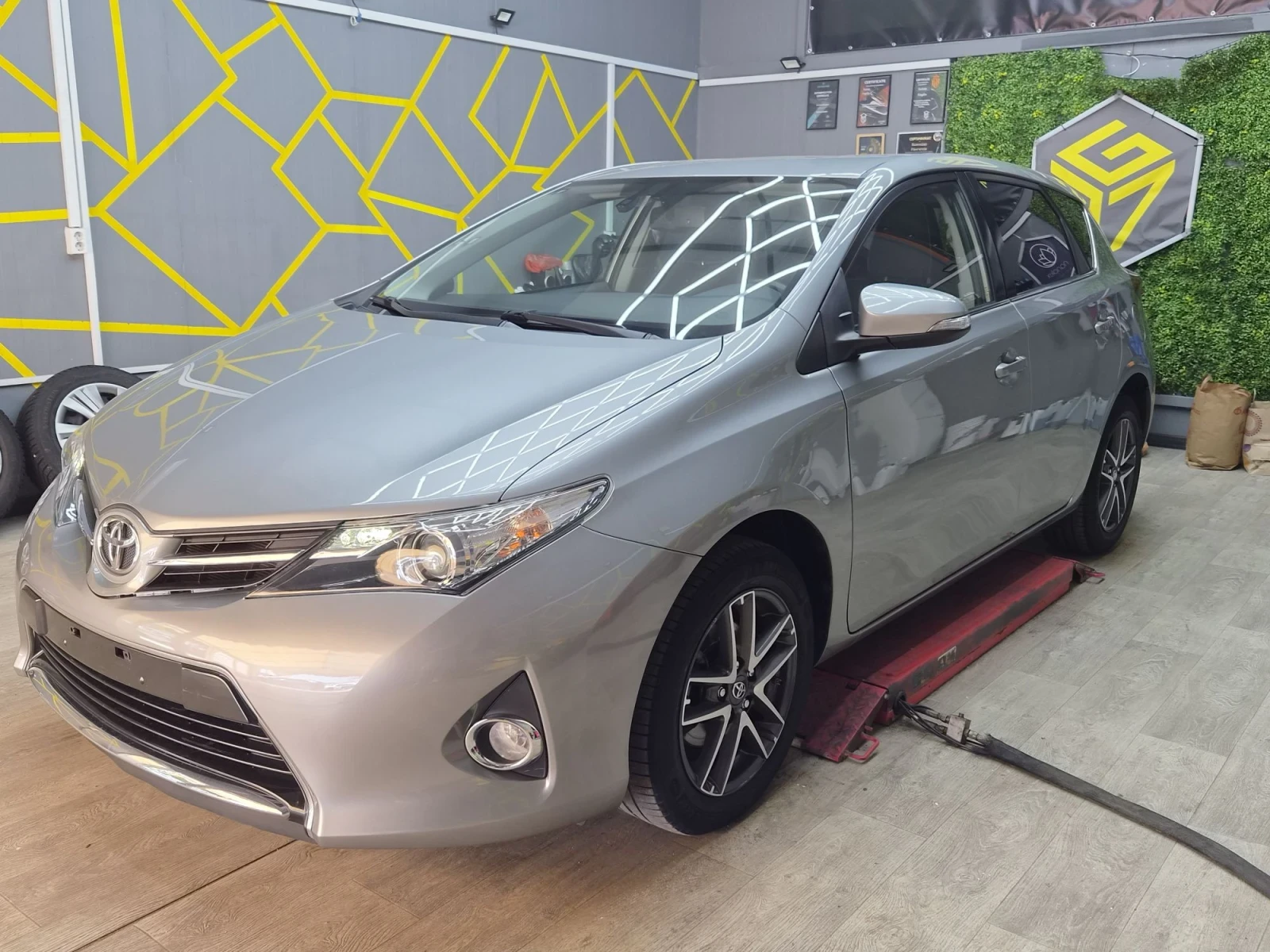 Toyota Auris 1.6 VALVEMATIC 132 PS 8 гуми KEYLESS 100 000KM