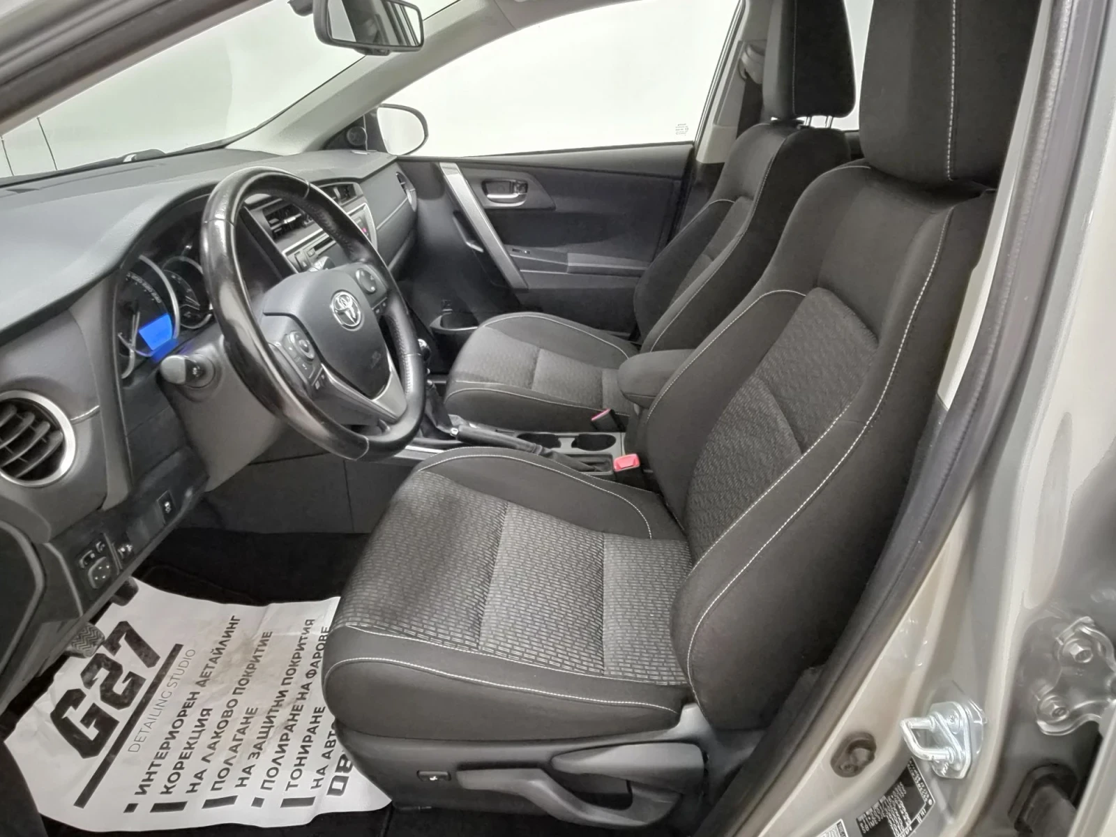 Toyota Auris 1.6 VALVEMATIC 132 PS 8 гуми KEYLESS 100 000KM, снимка 9 - Автомобили и джипове - 55888821