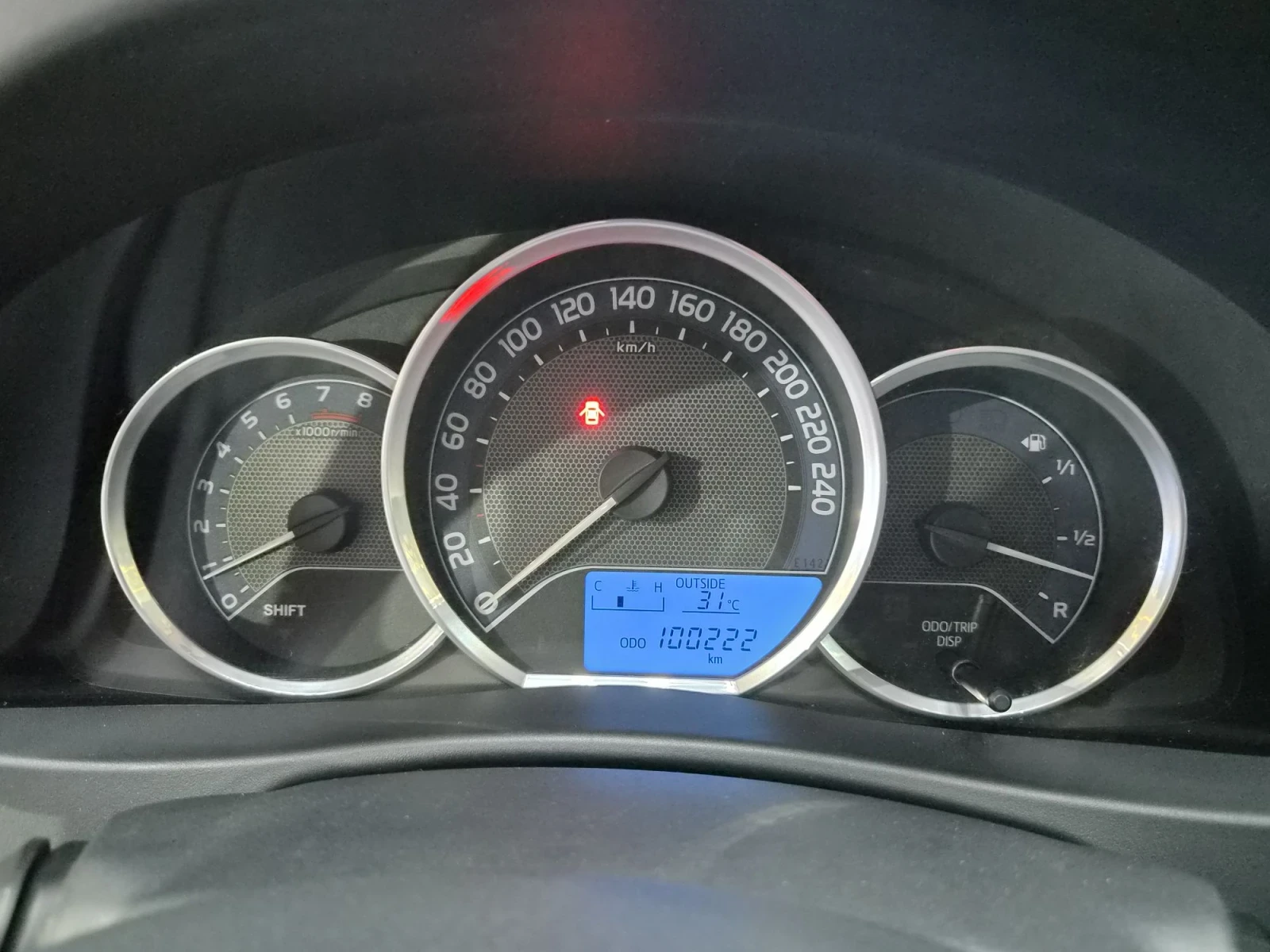 Toyota Auris 1.6 VALVEMATIC 132 PS 8 гуми KEYLESS 100 000KM, снимка 8 - Автомобили и джипове - 55888821