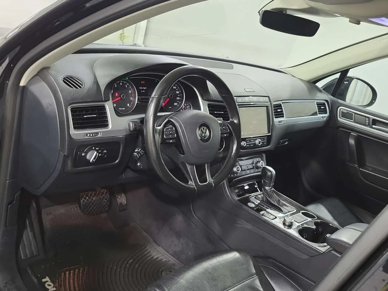 VW Touareg * EXECLINE * CARFAX * ПОДГРЕВИ* ОБДУХВАНЕ* ПАНОРАМ, снимка 10 - Автомобили и джипове - 53864988