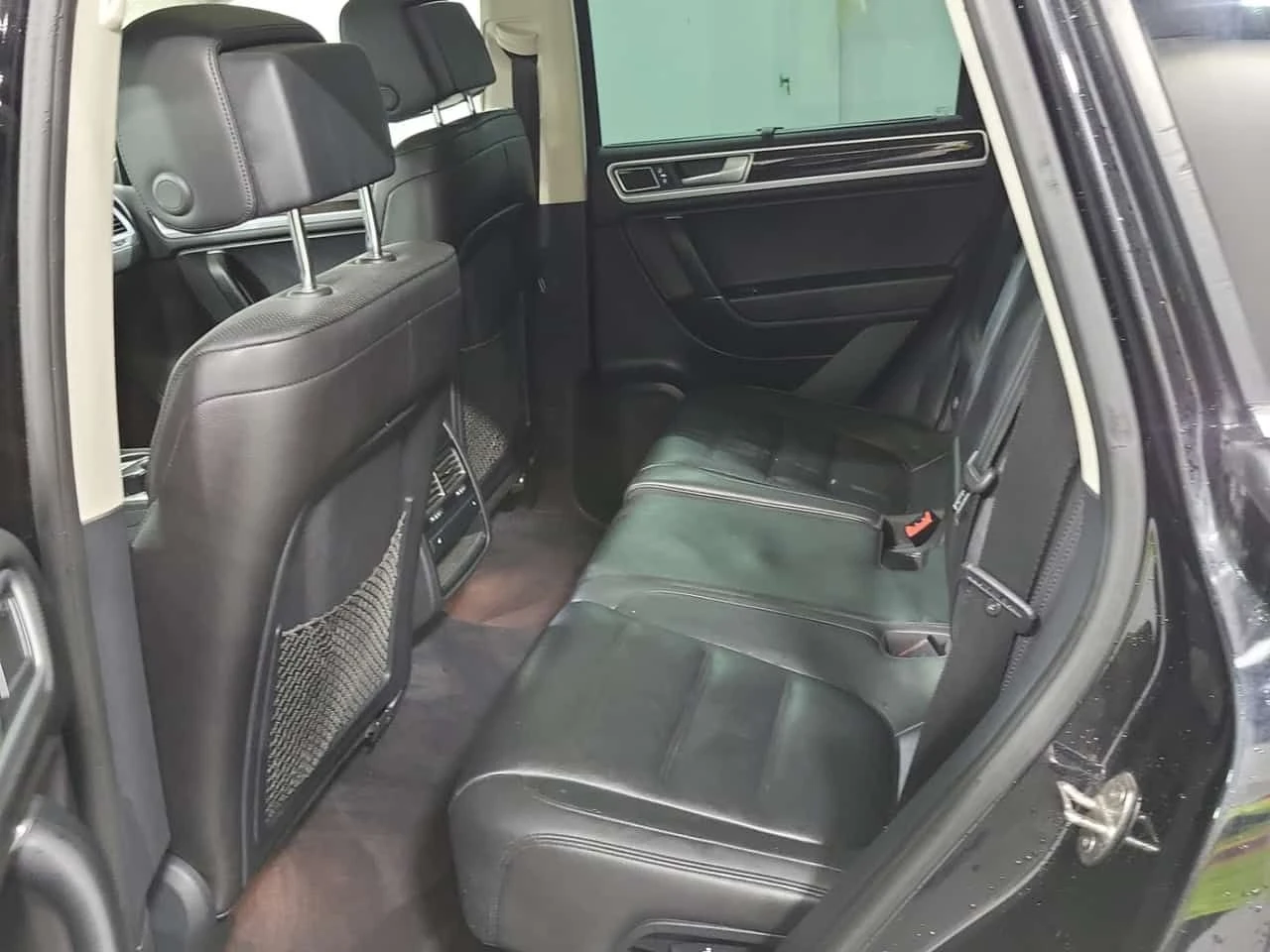 VW Touareg * EXECLINE * CARFAX * ПОДГРЕВИ* ОБДУХВАНЕ* ПАНОРАМ, снимка 12 - Автомобили и джипове - 53864988