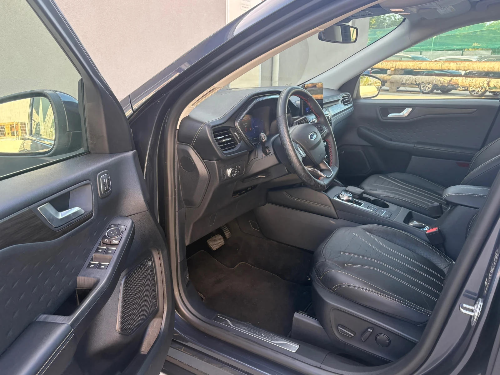 Ford Kuga Vignale Automatic 4x2 Full Extras 125x km!!!, снимка 13 - Автомобили и джипове - 55043906