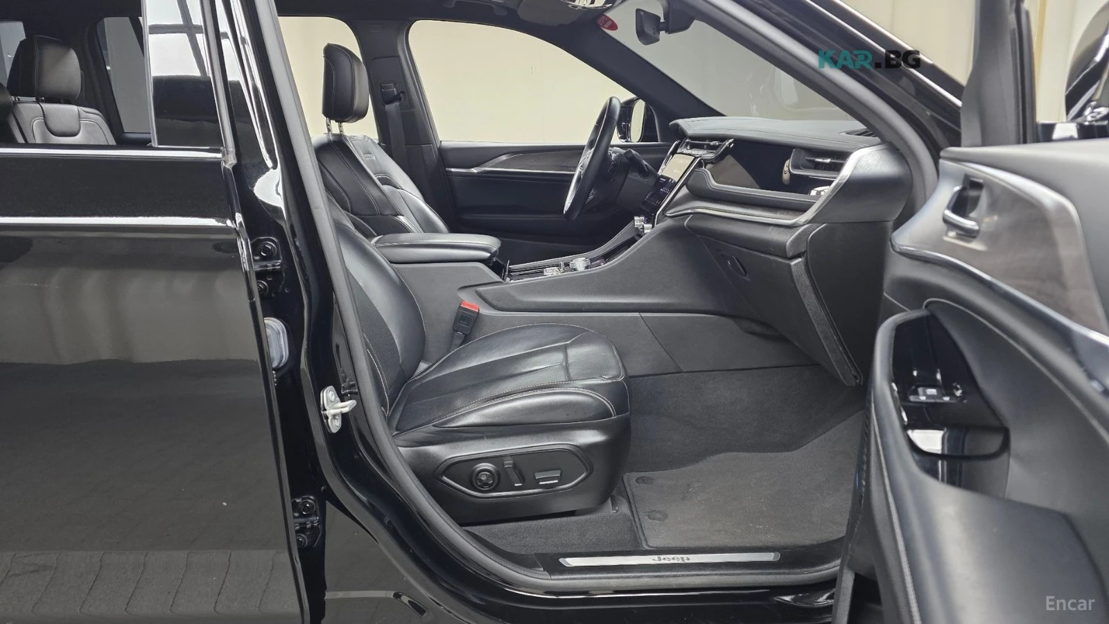 Jeep Cherokee * 3.6* L* OVERLAND* ПОДГРЕВ* ОБДХУВАНЕ* ПАНО* 360*, снимка 11 - Автомобили и джипове - 55283862