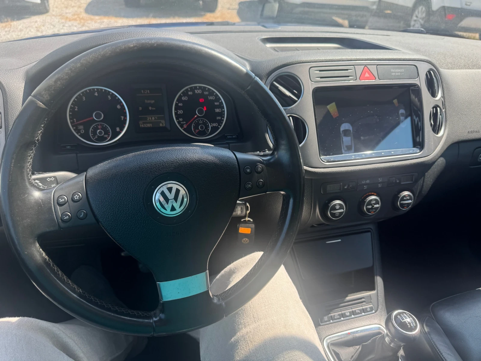VW Tiguan NAVI* ПАНОРАМА* ПОДГРЕВ* КОЖА* КАМЕРА* 1.4T 4x4 15, снимка 4 - Автомобили и джипове - 55571087