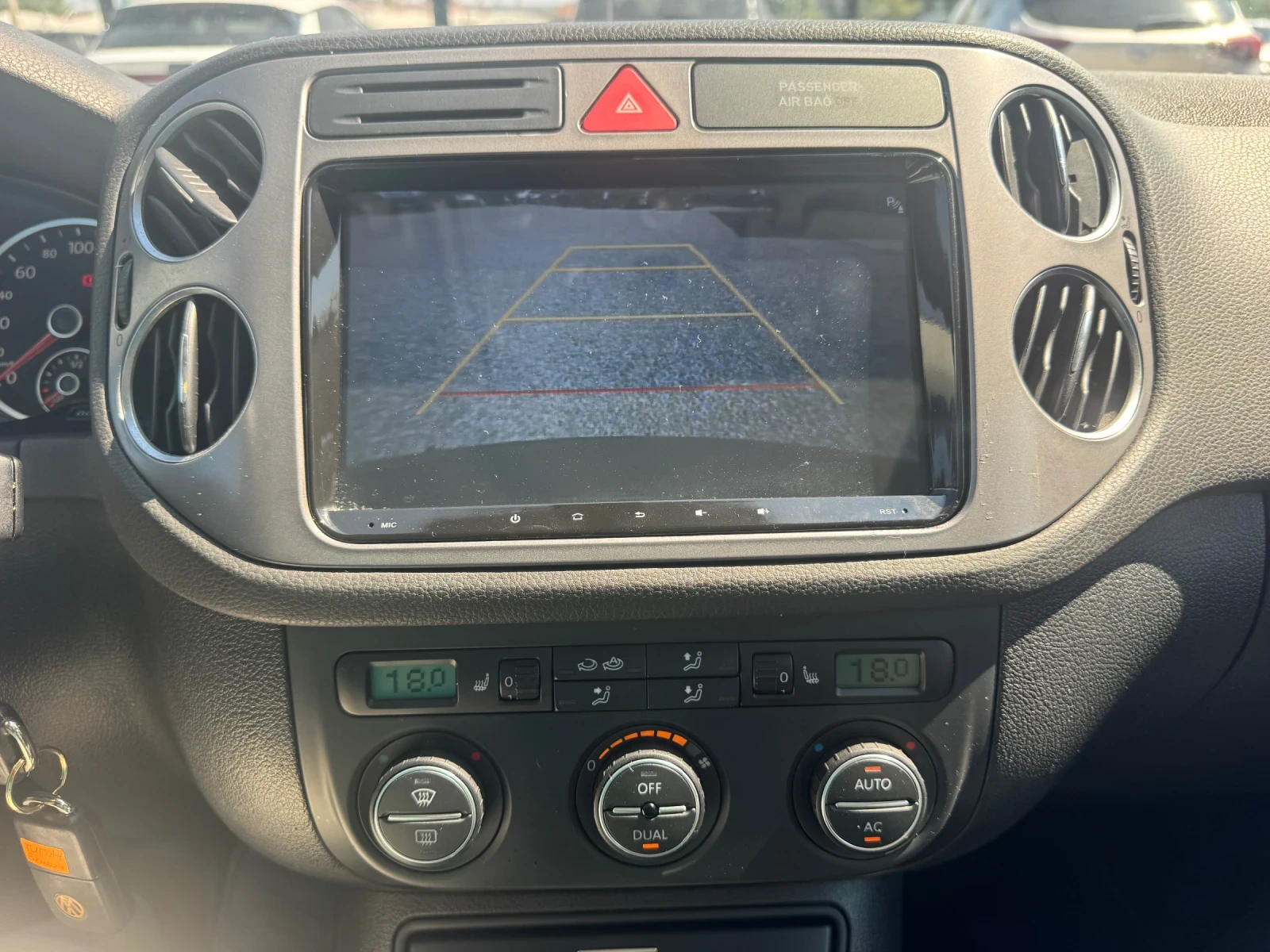 VW Tiguan NAVI* ПАНОРАМА* ПОДГРЕВ* КОЖА* КАМЕРА* 1.4T 4x4 15, снимка 3 - Автомобили и джипове - 55571087