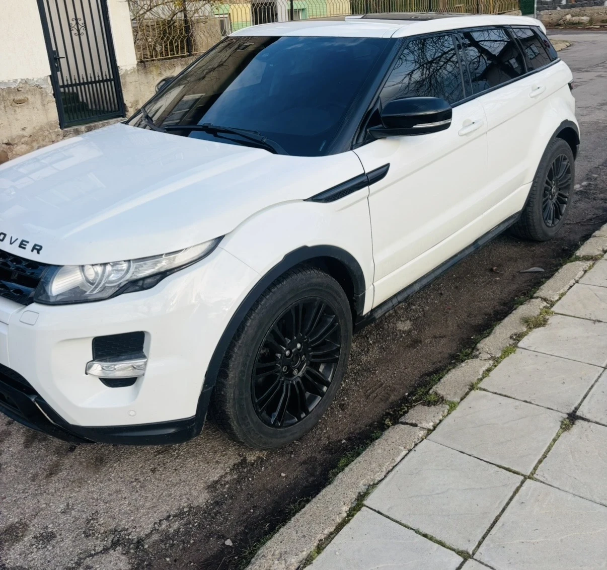 Land Rover Evoque 2.2, снимка 3 - Автомобили и джипове - 56304316