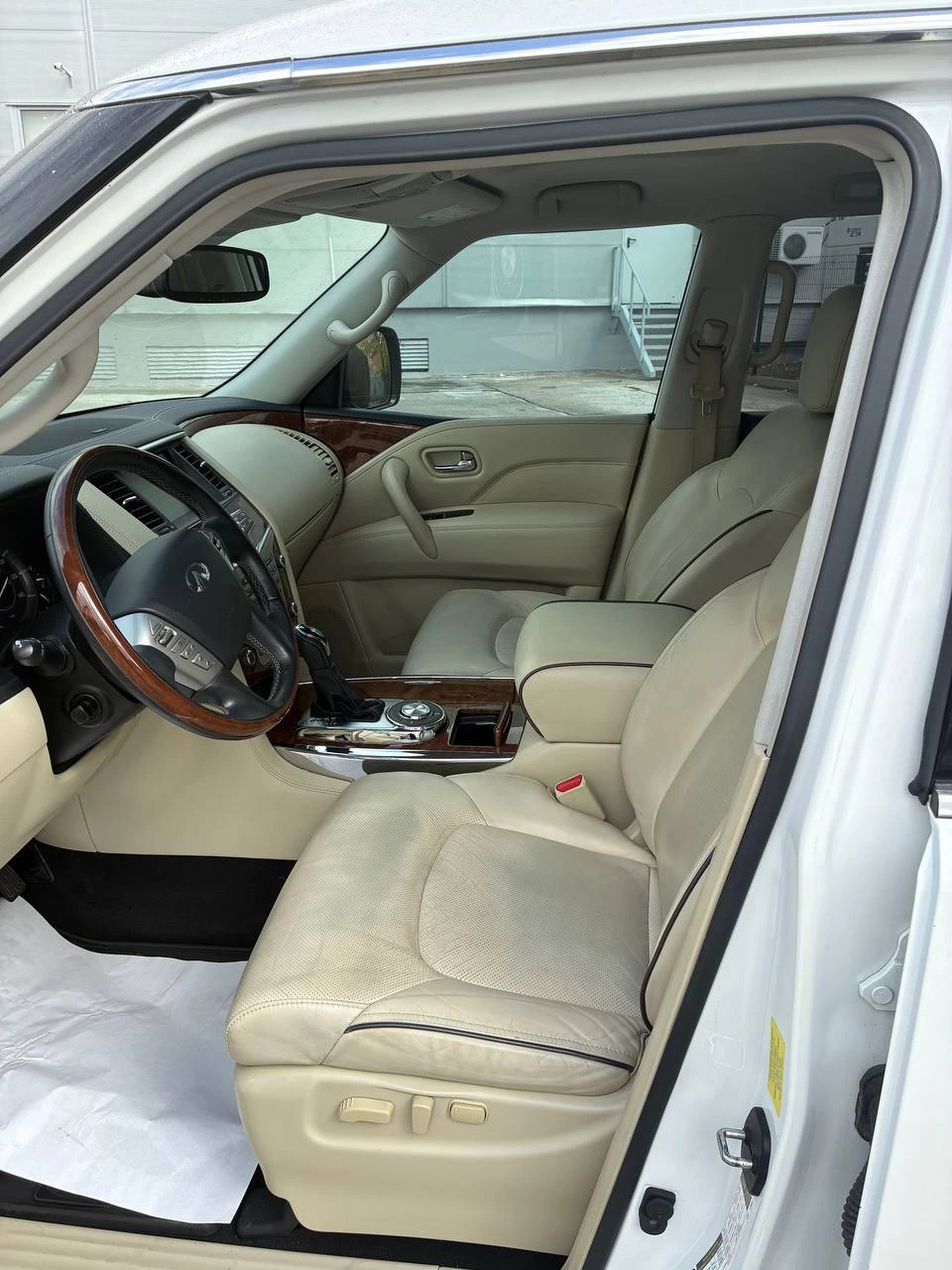 Infiniti QX80, снимка 14 - Автомобили и джипове - 56642527