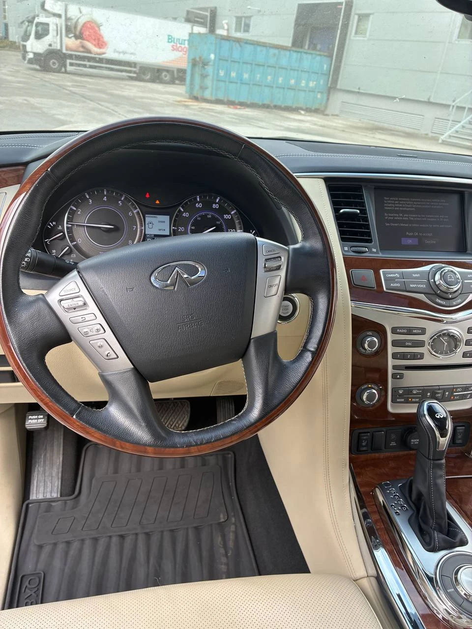 Infiniti QX80, снимка 11 - Автомобили и джипове - 56642527