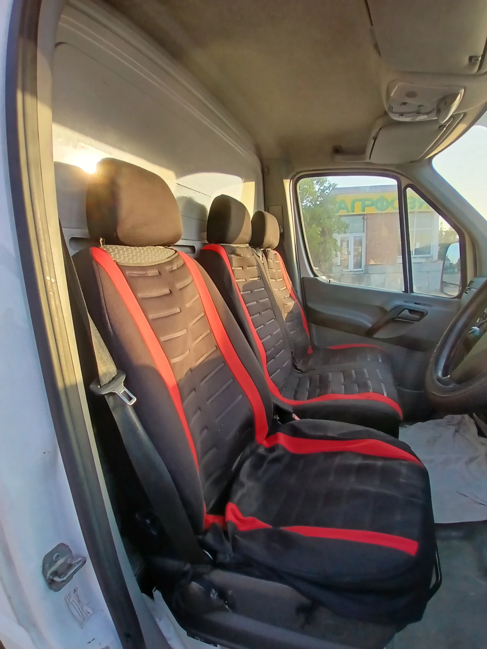 VW Crafter Luton van, снимка 8 - Бусове и автобуси - 55889514