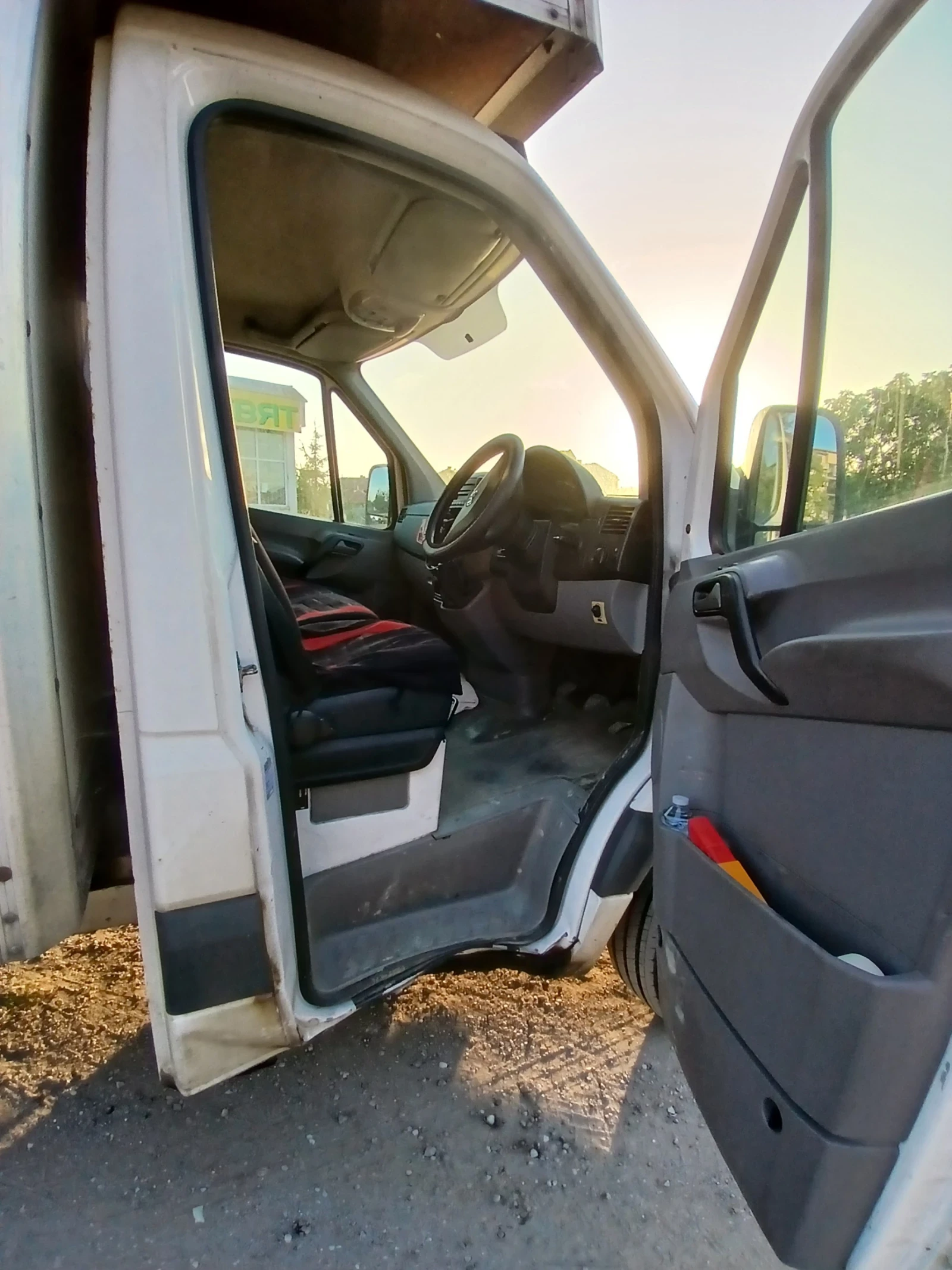 VW Crafter Luton van, снимка 7 - Бусове и автобуси - 55889514