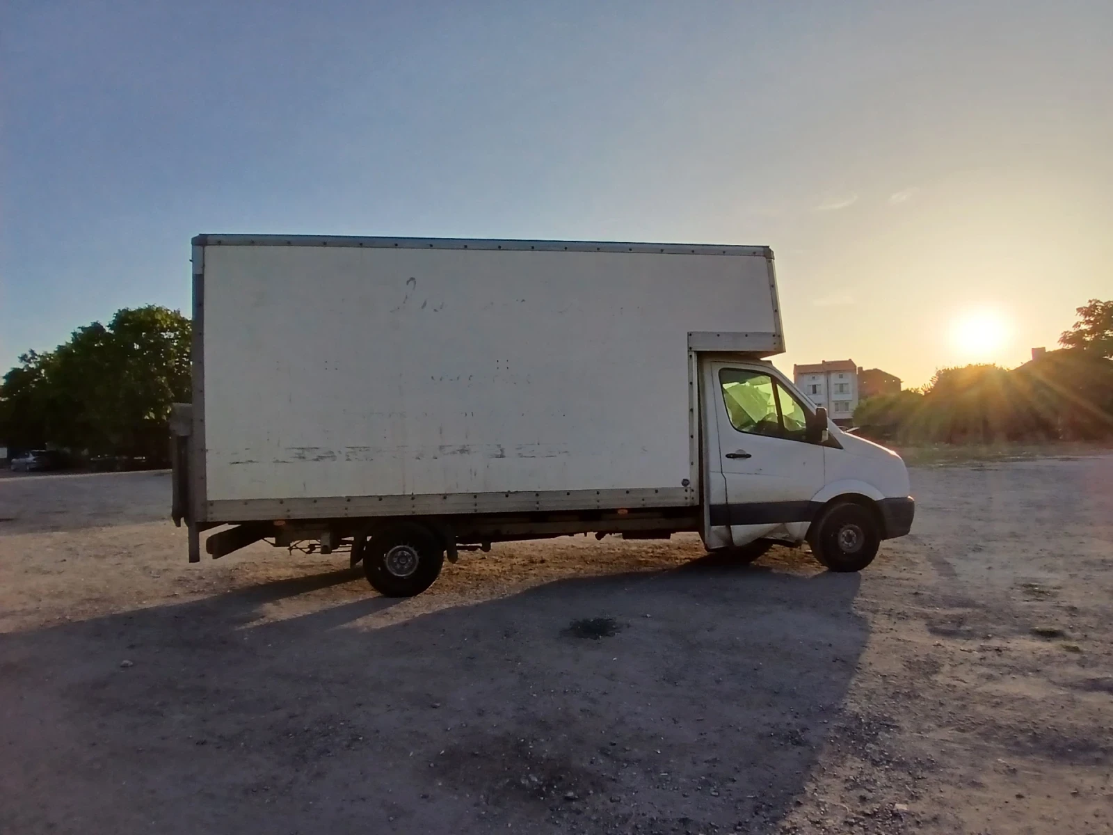 VW Crafter Luton van, снимка 4 - Бусове и автобуси - 55889514