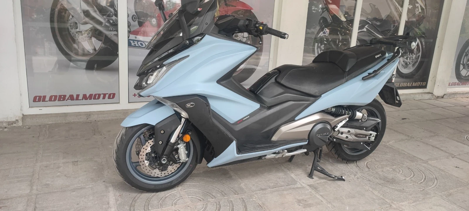 Kymco AK 550