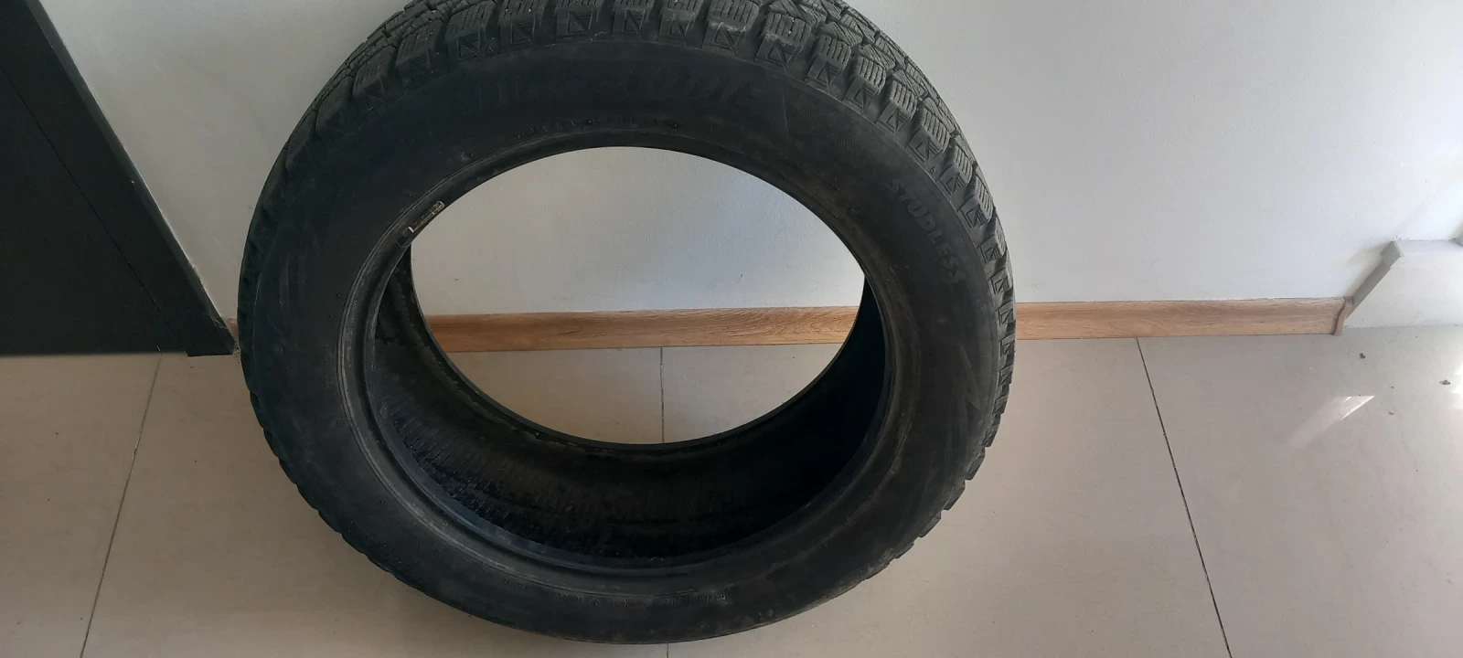 Гуми Зимни 215/55R17, снимка 2 - Гуми и джанти - 56343899