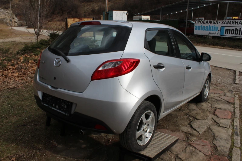 Mazda 2 1.3I НОВ ВНОС, снимка 4 - Автомобили и джипове - 47403632