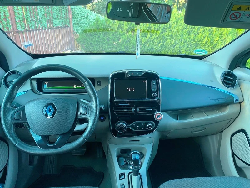 Renault Zoe Перфектно!, снимка 13 - Автомобили и джипове - 46567918