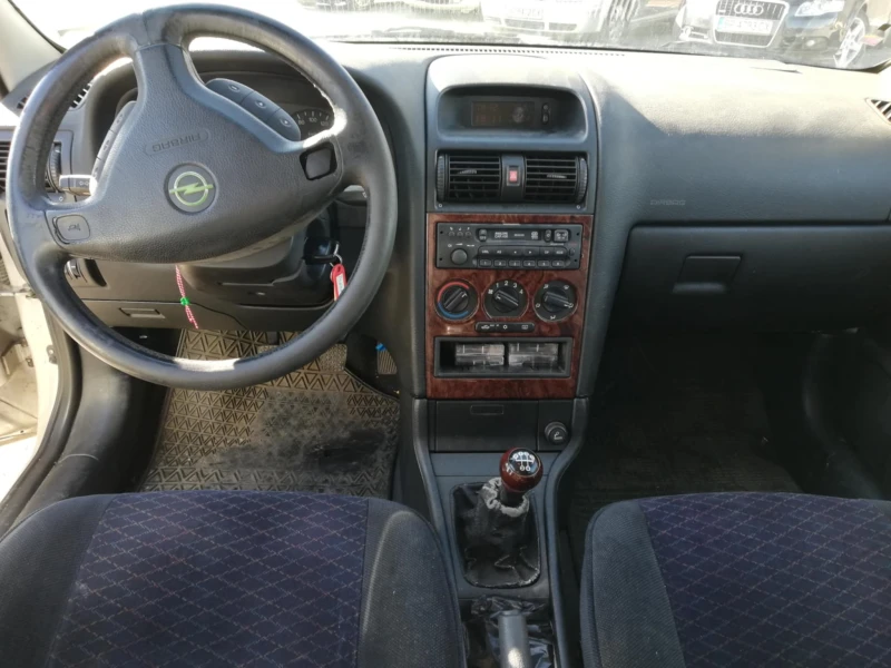 Opel Astra Метан, снимка 6 - Автомобили и джипове - 48759382