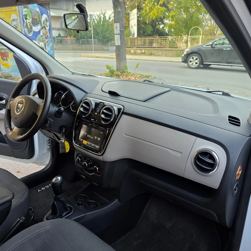 Dacia Lodgy 1.6i , снимка 15 - Автомобили и джипове - 52136916