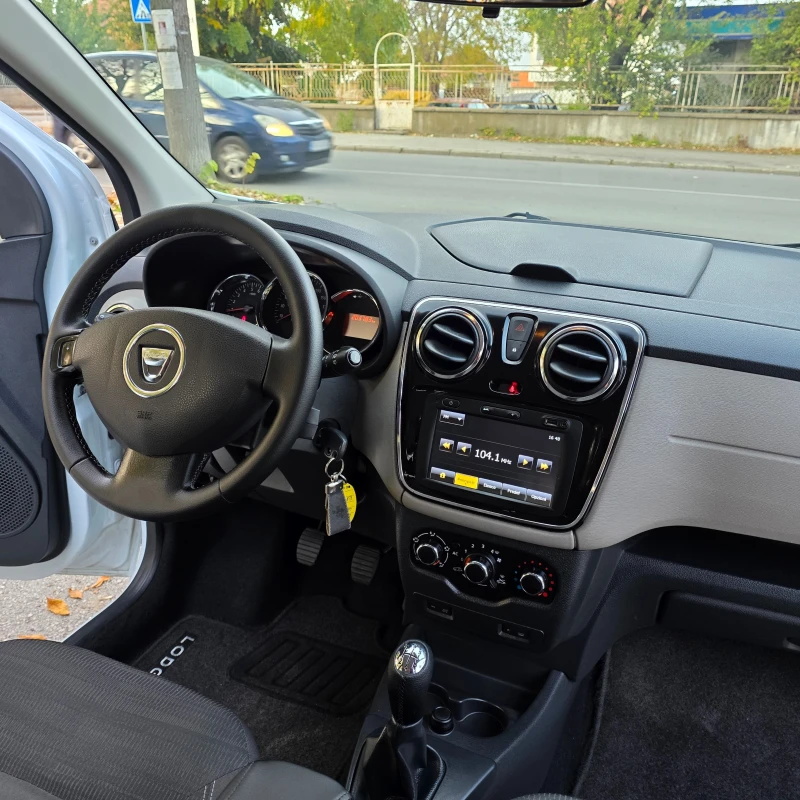 Dacia Lodgy 1.6i , снимка 6 - Автомобили и джипове - 52136916